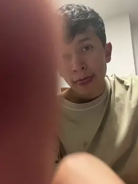 Snapshot of sebaxx8_ chatting on February 28, 12:32 am sebaxx8 online show from February 28, 12:32 am