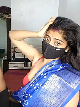 Snapshot of Love-N chatting on November 13, 5:28 pm Love-N online show from November 13, 5:28 pm