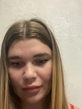 Snapshot of ella_zzz chatting on October 3, 5:36 pm ella zzz online show from October 3, 5:36 pm