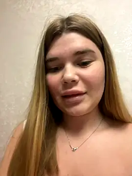 Snapshot of ella_zzz chatting on October 15, 10:40 pm ella zzz online show from October 15, 10:40 pm