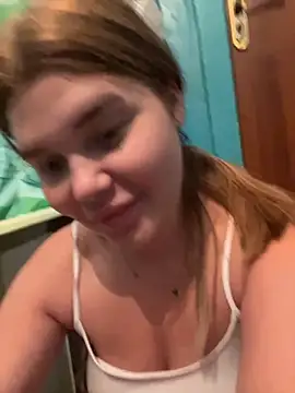 Snapshot of ella_zzz chatting on September 28, 6:37 pm ella zzz online show from September 28, 6:37 pm