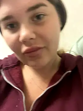 Snapshot of ella_zzz chatting on October 1, 3:27 pm ella zzz online show from October 1, 3:27 pm
