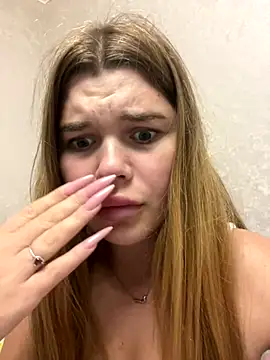 Snapshot of ella_zzz chatting on October 10, 7:25 pm ella zzz online show from October 10, 7:25 pm