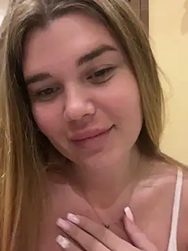 Snapshot of ella_zzz chatting on September 21, 6:35 pm ella zzz online show from September 21, 6:35 pm