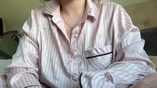Snapshot of blissdimicco chatting on June 13, 2:26 pm blissdimicco online show from June 13, 2:26 pm