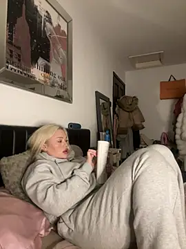 blissdimicco online show from March 12, 7:04 pm