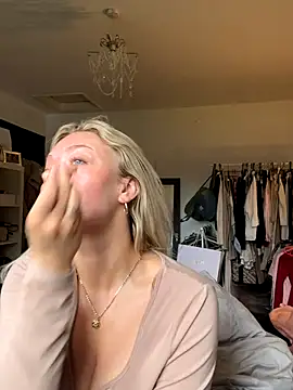 blissdimicco online show from October 31, 9:39 am