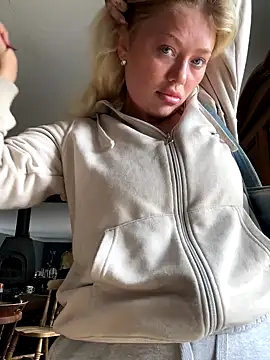 blissdimicco online show from September 12, 10:04 am