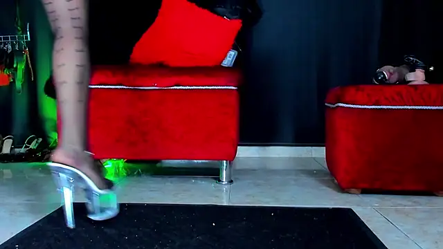 KaramStone online show from December 18, 8:45 pm