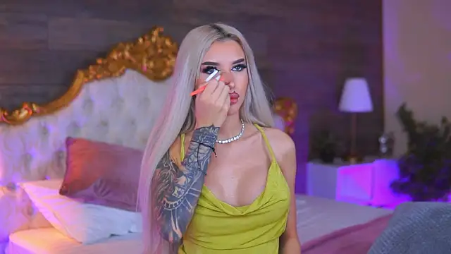 Juicy Jessye online show from December 5, 9:01 pm