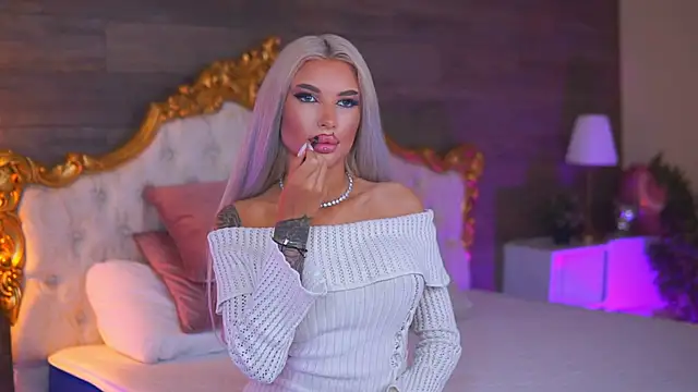 Juicy Jessye online show from May 2, 8:14 pm