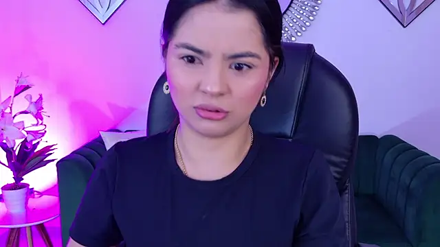 Layla Breezee online show from April 18, 10:28 am