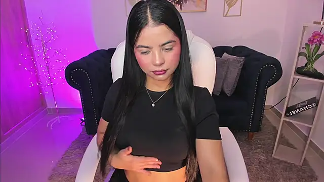 Layla Breezee online show from January 18, 12:30 pm