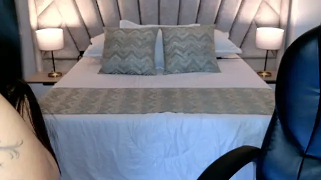 Snapshot of Layla_Breezee chatting on July 3, 11:28 am Layla Breezee online show from July 3, 11:28 am