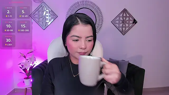 Layla Breezee online show from December 15, 12:33 pm