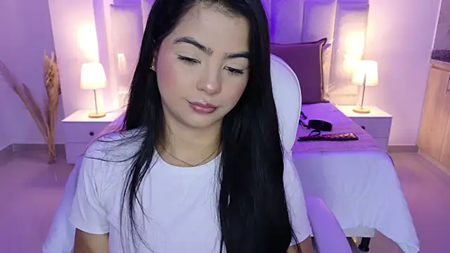 Layla Breezee online show from April 15, 11:59 am