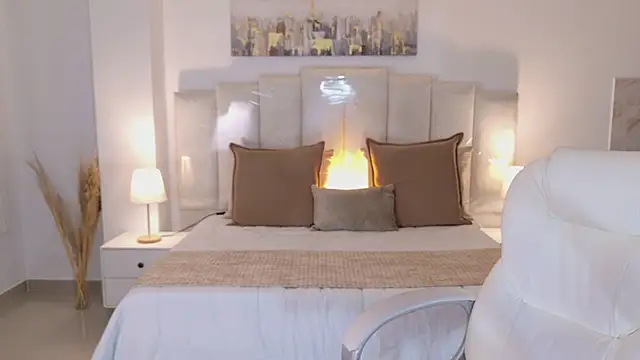 Layla Breezee online show from April 16, 11:33 am