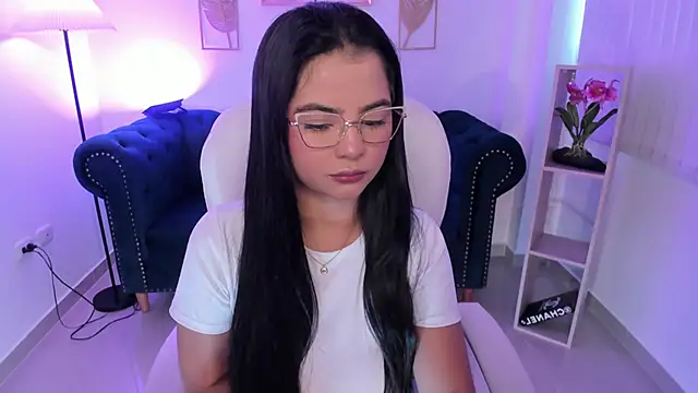 Layla Breezee online show from March 14, 11:49 am