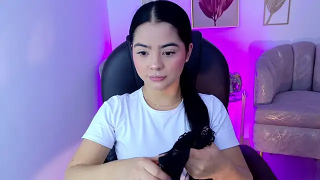 Layla Breezee online show from April 26, 11:29 am
