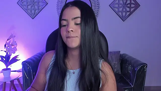 Layla Breezee online show from March 22, 9:33 am