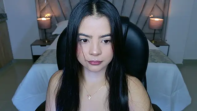 Snapshot of Layla_Breezee chatting on June 30, 11:43 am Layla Breezee online show from June 30, 11:43 am