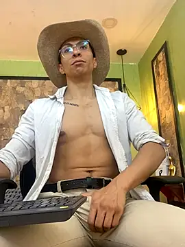 Snapshot of ApoloCruz chatting on October 3, 6:04 am ApoloCruz online show from October 3, 6:04 am