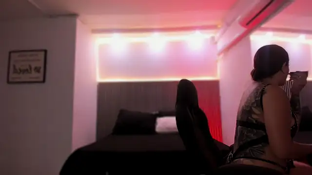 bonnieAn online show from November 5, 11:24 am