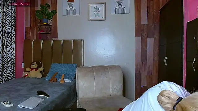 electrabrowns online show from February 4, 11:33 pm