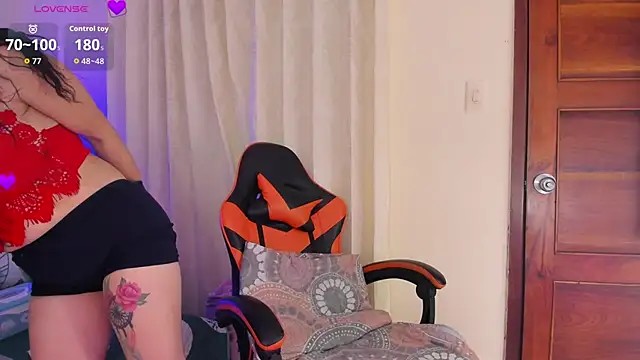 Snapshot of scarlet_hit chatting on September 19, 4:05 am scarlet hit online show from September 19, 4:05 am