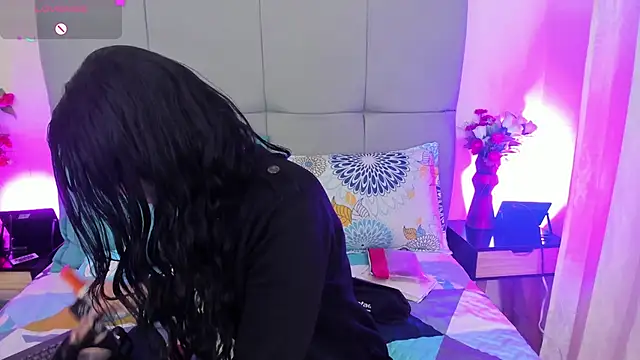 Snapshot of scarlet_hit chatting on December 4, 4:55 am scarlet hit online show from December 4, 4:55 am