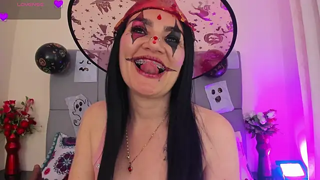 Snapshot of scarlet_hit chatting on November 2, 5:12 am scarlet hit online show from November 2, 5:12 am