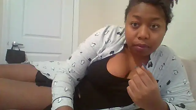 Snapshot of angeliquebelcali chatting on March 15, 10:55 pm angeliquebelcali online show from March 15, 10:55 pm