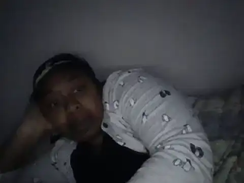 Snapshot of angeliquebelcali chatting on February 21, 2:28 am angeliquebelcali online show from February 21, 2:28 am