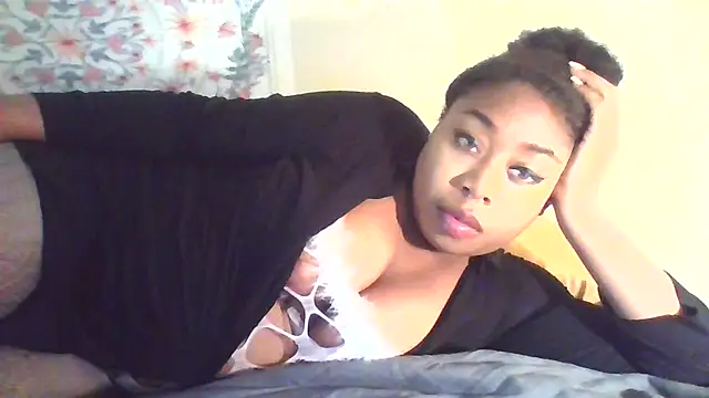 Snapshot of angeliquebelcali chatting on October 15, 6:27 pm angeliquebelcali online show from October 15, 6:27 pm