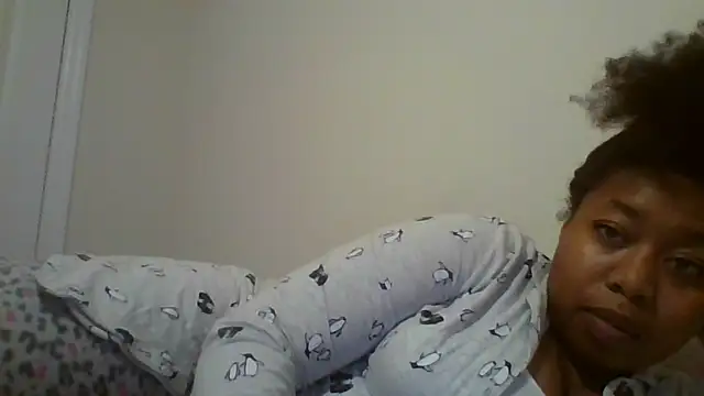 Snapshot of angeliquebelcali chatting on February 24, 12:20 am angeliquebelcali online show from February 24, 12:20 am