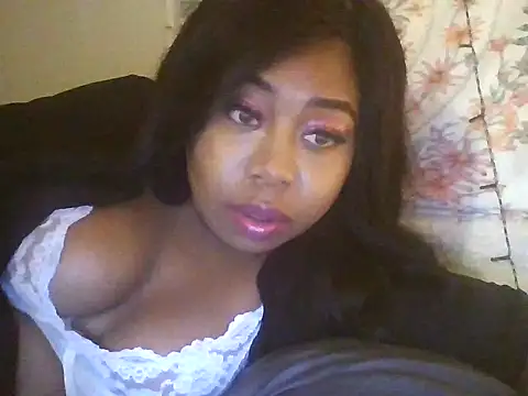 Snapshot of angeliquebelcali chatting on September 13, 6:35 am angeliquebelcali online show from September 13, 6:35 am