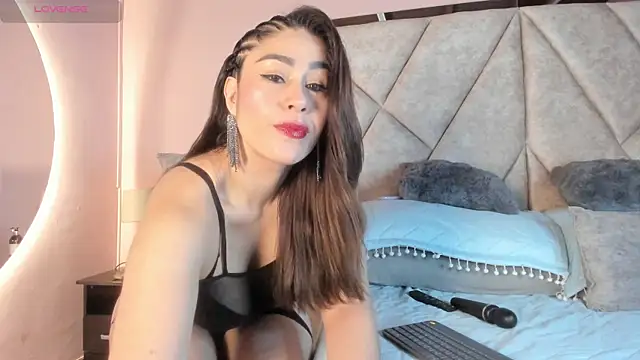 Snapshot of Mara_Torres1 chatting on April 23, 12:40 pm Mara Torres1 online show from April 23, 12:40 pm