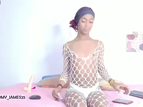 nahomy james25 online show from February 11, 12:47 pm
