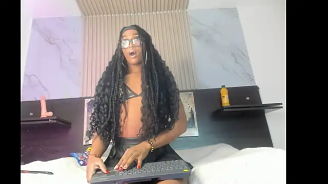 nahomy james25 online show from September 26, 12:17 am