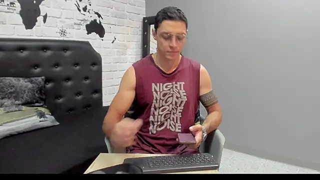 Frank Millers online show from November 11, 8:36 pm