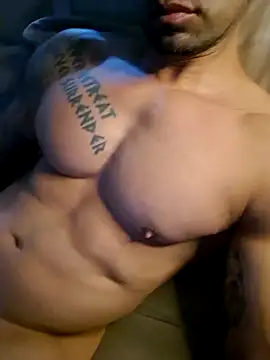 Snapshot of badbrown chatting on October 19, 2:14 am badbrown online show from October 19, 2:14 am