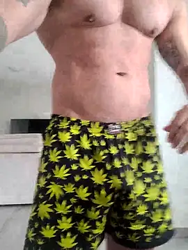 Snapshot of badbrown chatting on March 17, 12:46 pm badbrown online show from March 17, 12:46 pm