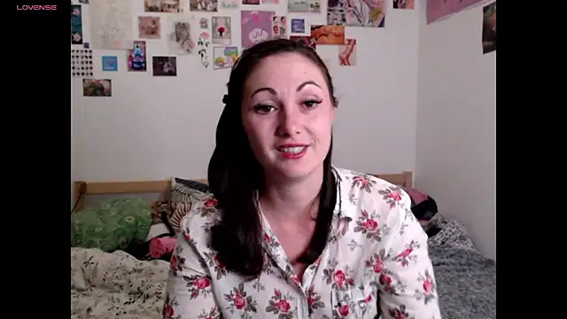 AdorahB3ll3 online show from December 16, 8:13 pm