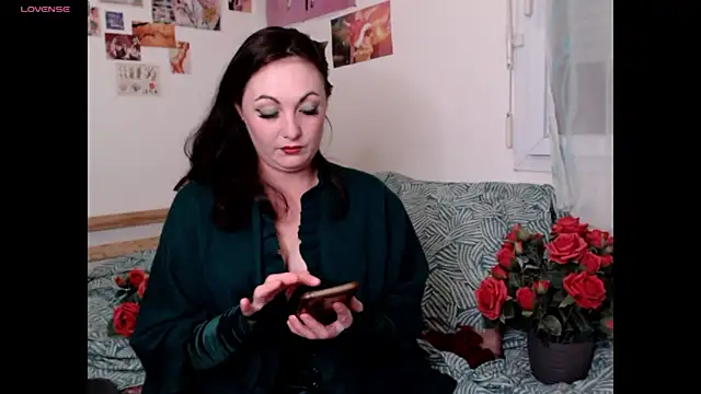 AdorahB3ll3 online show from October 28, 8:19 pm