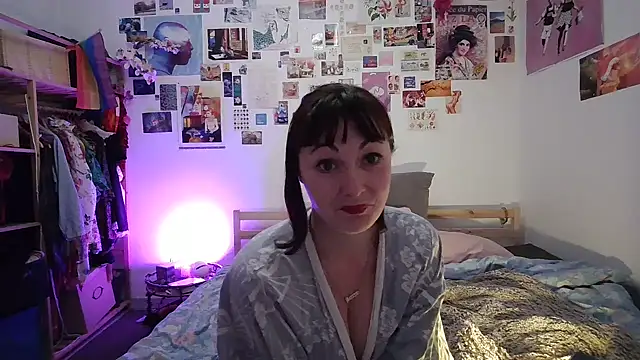 AdorahB3ll3 online show from February 13, 8:45 pm