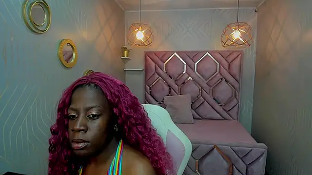 Snapshot of nefertiti_ebony chatting on February 22, 4:18 am nefertiti ebony online show from February 22, 4:18 am