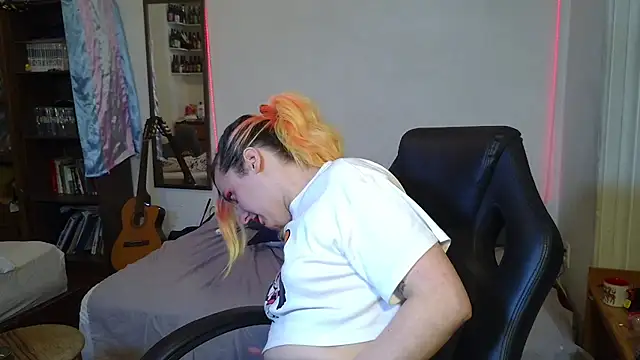 Evelan420 online show from October 28, 9:25 pm