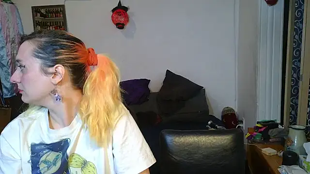 Evelan420 online show from November 10, 8:47 pm