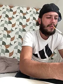 Snapshot of Coucou56 chatting on June 10, 4:19 pm Coucou56 online show from June 10, 4:19 pm