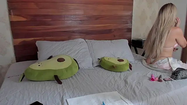 Snapshot of Melina_Cooper_ chatting on March 13, 3:06 pm Melina Cooper online show from March 13, 3:06 pm